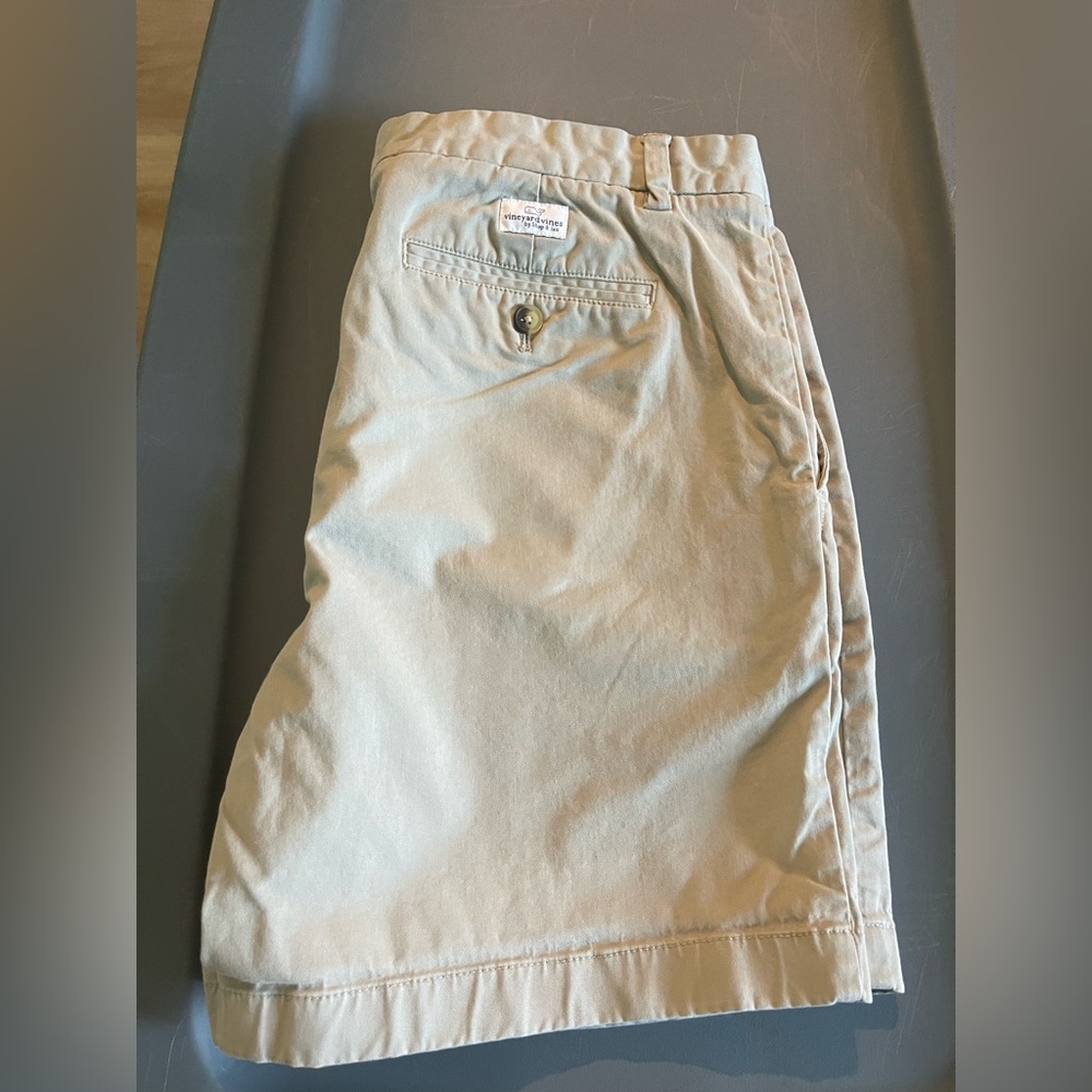 Men’s Vineyard Vines Tan Shorts, size 34